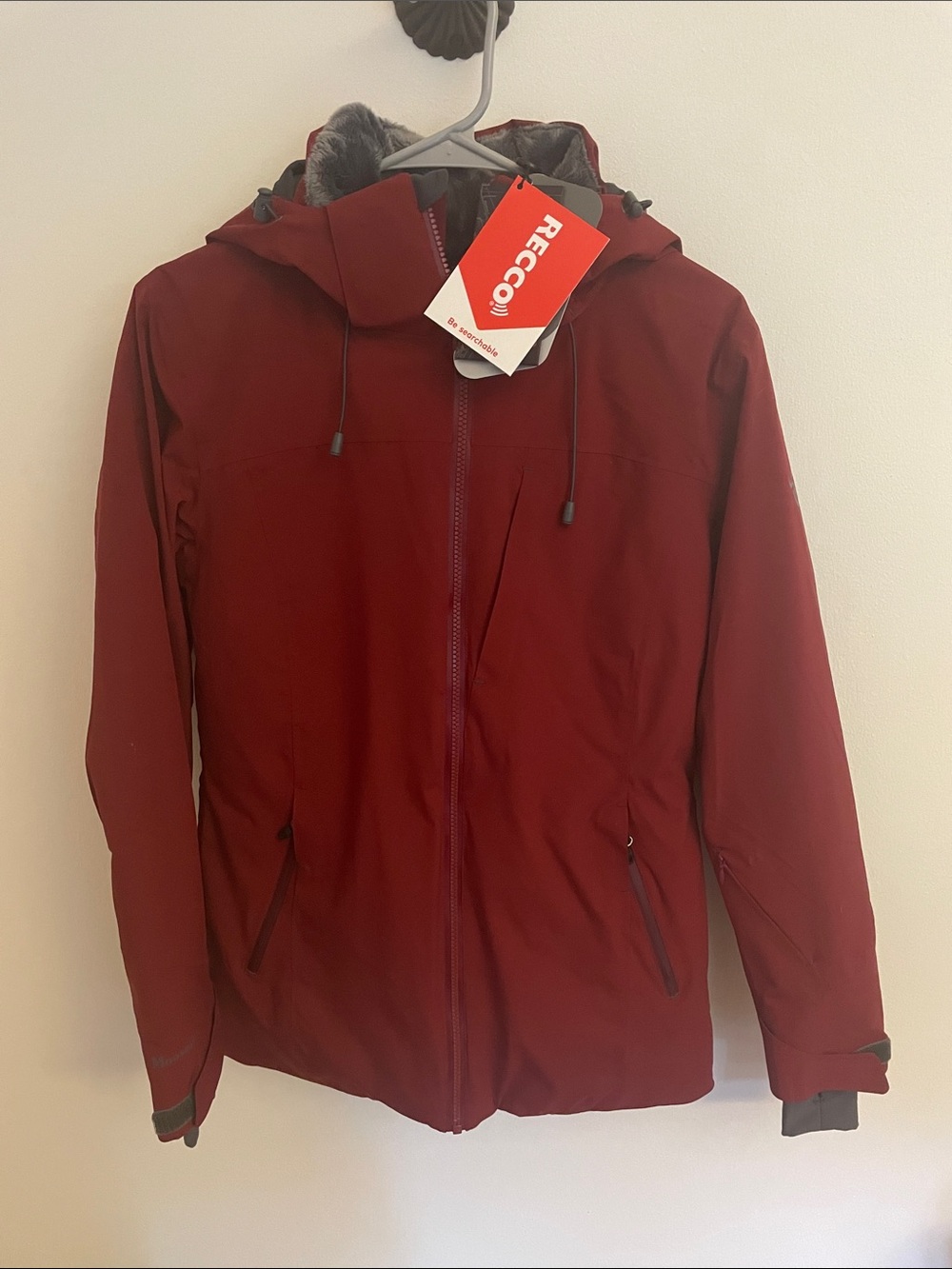 Moosejaw Ski Winter Wine Red Hooded Jacket - primaloft and Ecco NWT size small